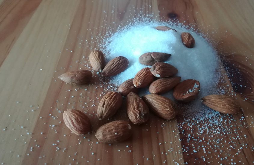Torta all’acqua con mandorle