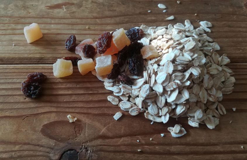 Porridge di avena con frutta esotica