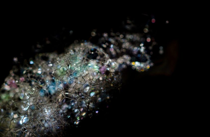 Via dal futuro più veloce della luce