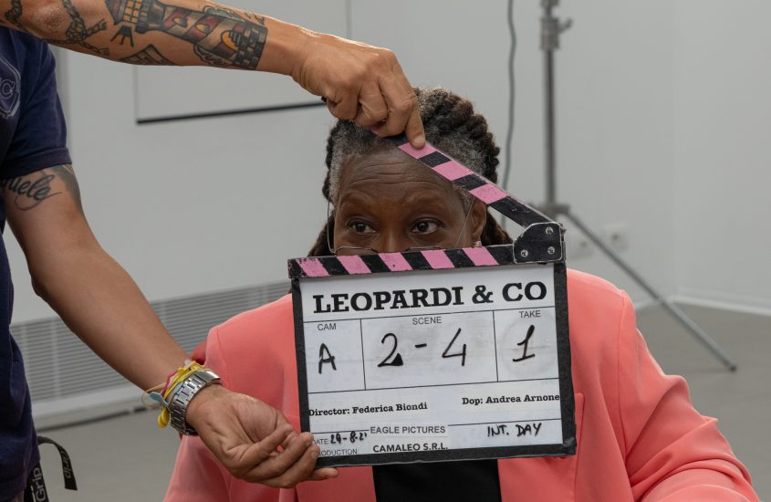 Primo ciak per “Leopardi & CO.” Whoopi Goldberg nelle Marche per il suo primo film italiano