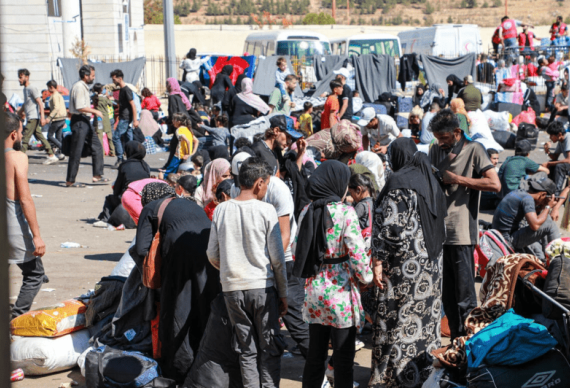 Libano, si aggrava la crisi: le persone fuggono in Siria